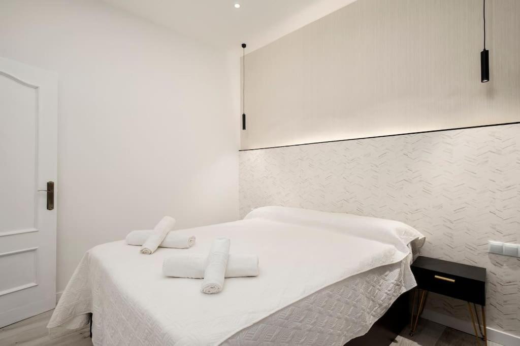 Newly Refurbished Modern 2-Bed Apartment In Heart Of Torremolinos Exterior photo
