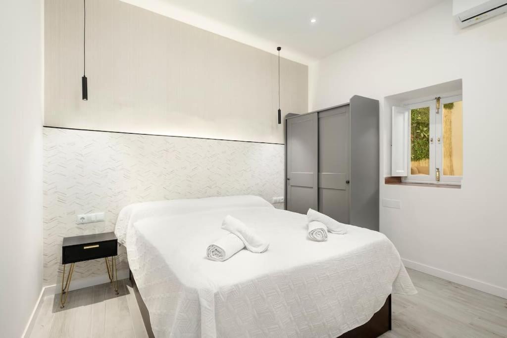 Newly Refurbished Modern 2-Bed Apartment In Heart Of Torremolinos Exterior photo